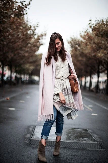 Comment porter une robe d'été en automne