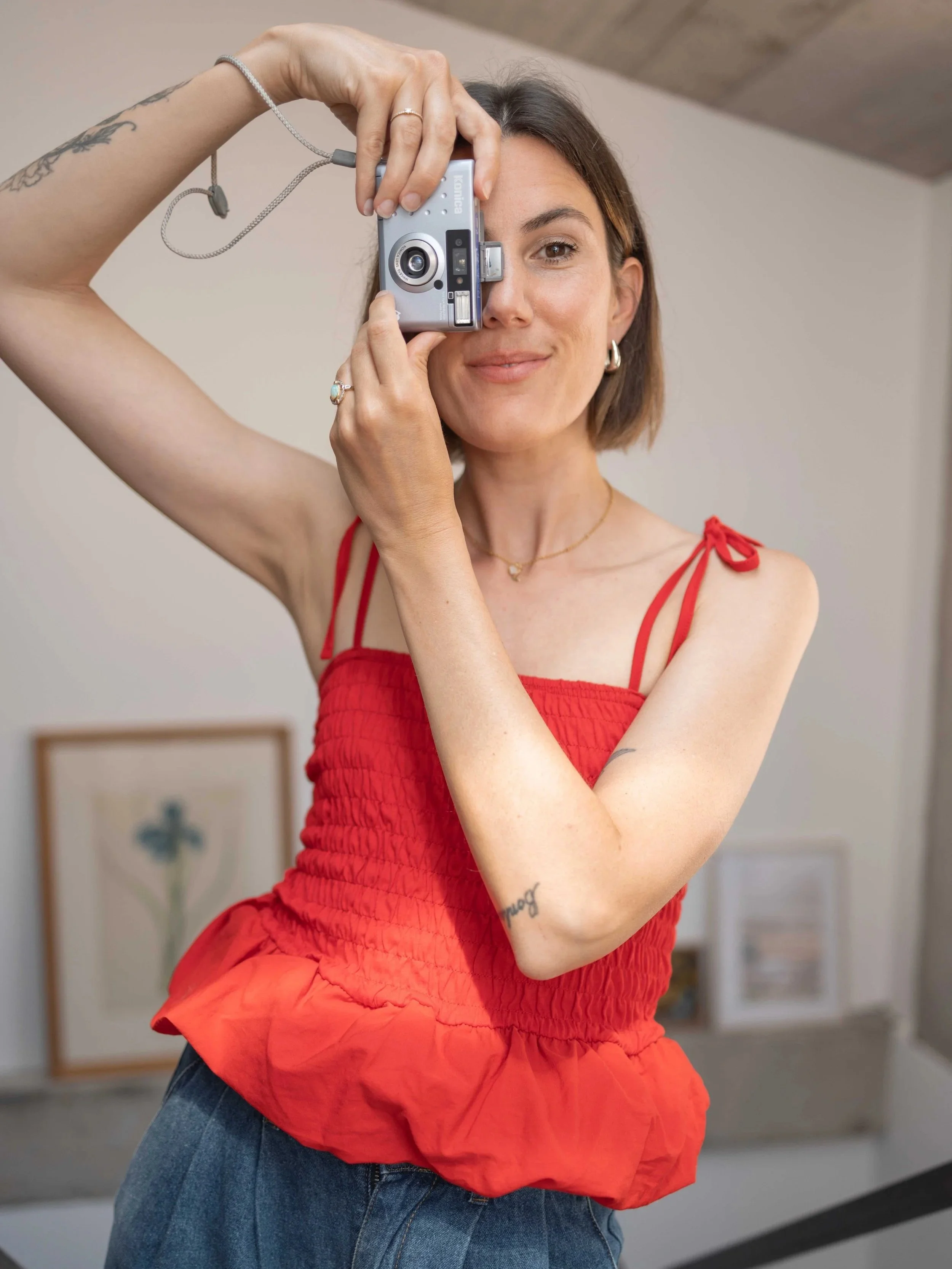 Content_Creator_UGC_Influence_Margot_Guilbert_girl_with_a_camera