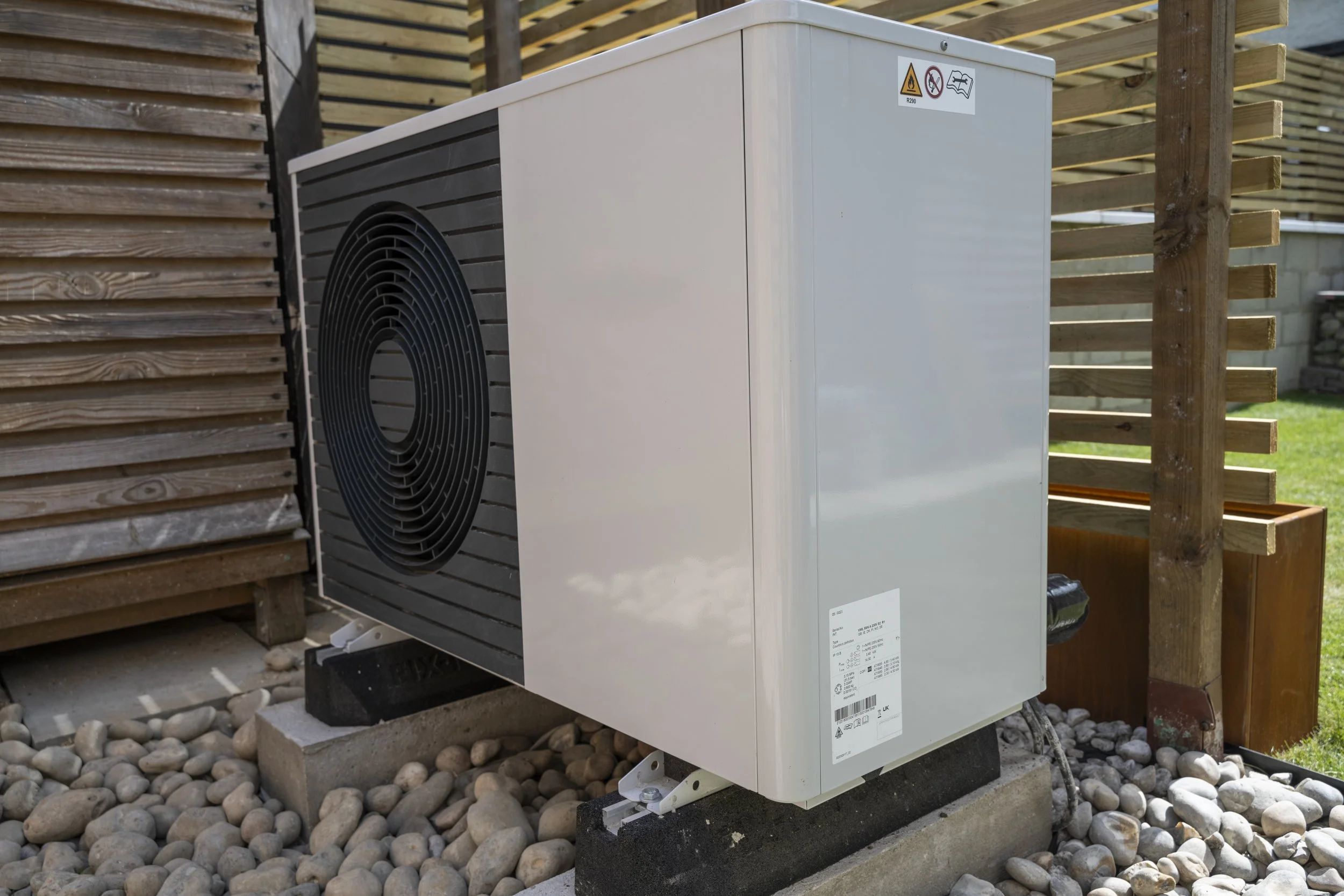 What Is an Air Source Heat Pump and How Does It Work in UK Homes?