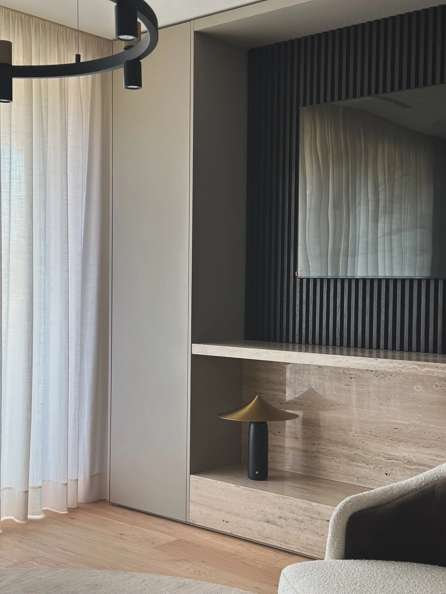 In every project, attention to detail and the pursuit of the highest quality in every piece are essential for us. 

In collaboration with: @dacosta_interiores 

#design #furniture #furnituredesign #bespokefurniture