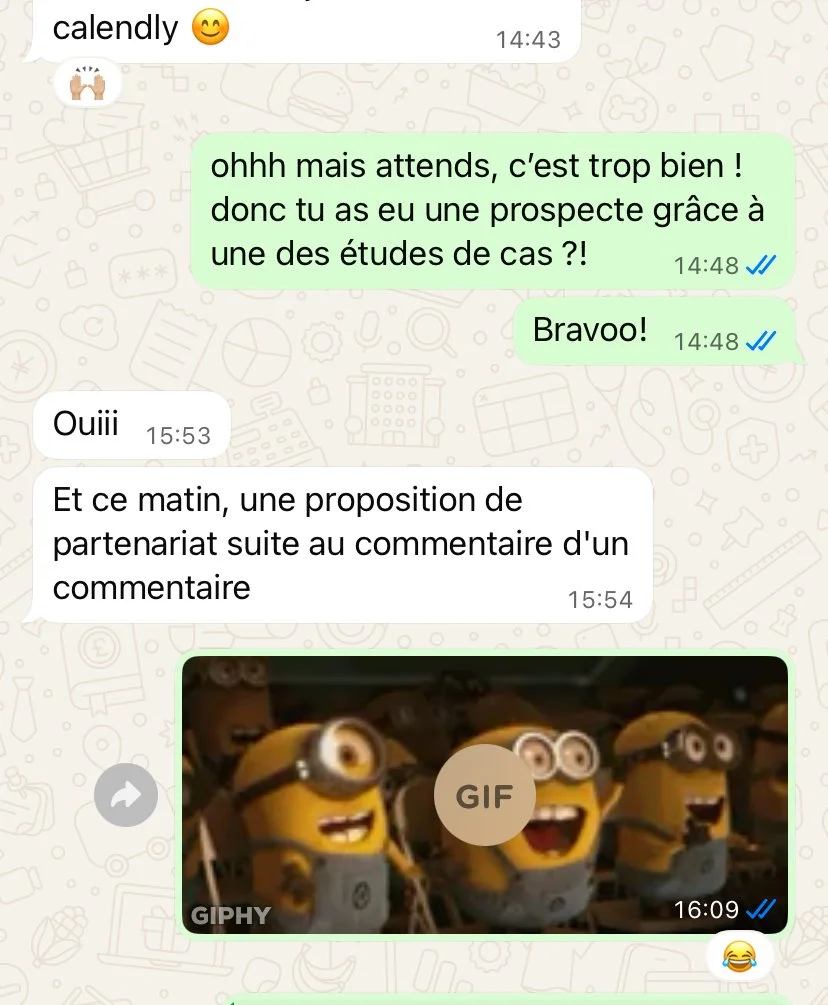 Une conversation de chat où des personnages de Minions dans un film d'animation sont partagés via une image GIF.
