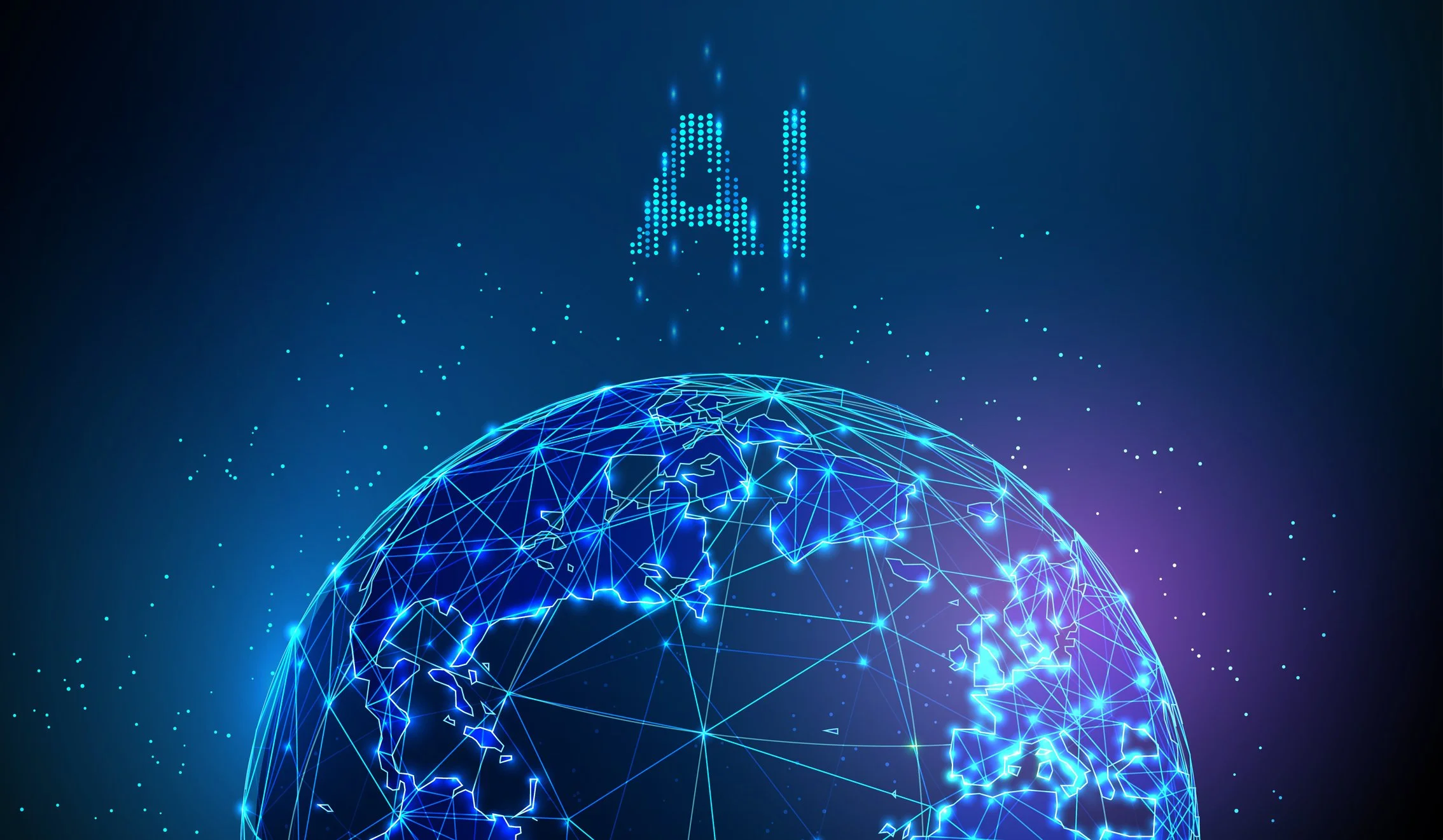 Digitale Weltkarte mit vernetzten Linien, leuchtendes Globe mit Europa und Asien, digitales Netzwerk. Über dem Globe schwebender Schriftzug 'AI' aus Punkten.