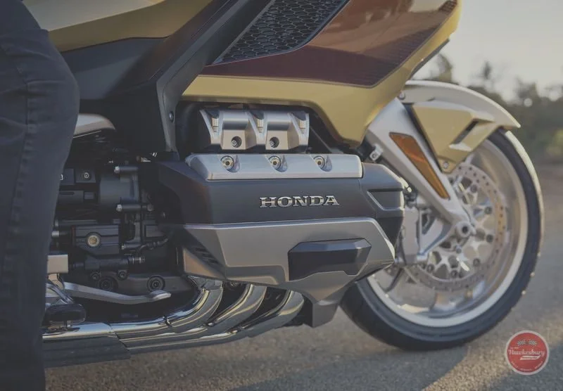 horizontally opposed 6-cylinder engine