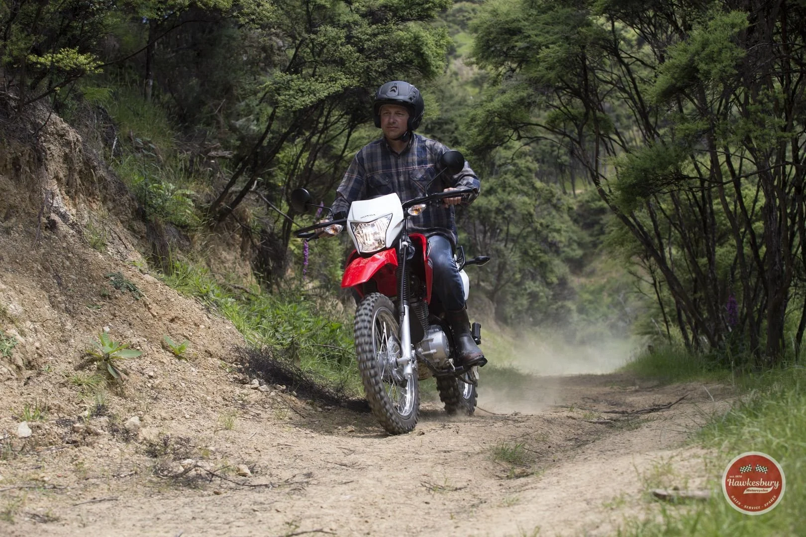 hawkesbury-motorcycles-hmdirt-honda-XR150LEKJ-HERO-LIFESTYLE-OVERSEAS-MODEL-SHOWN-1920.jpg