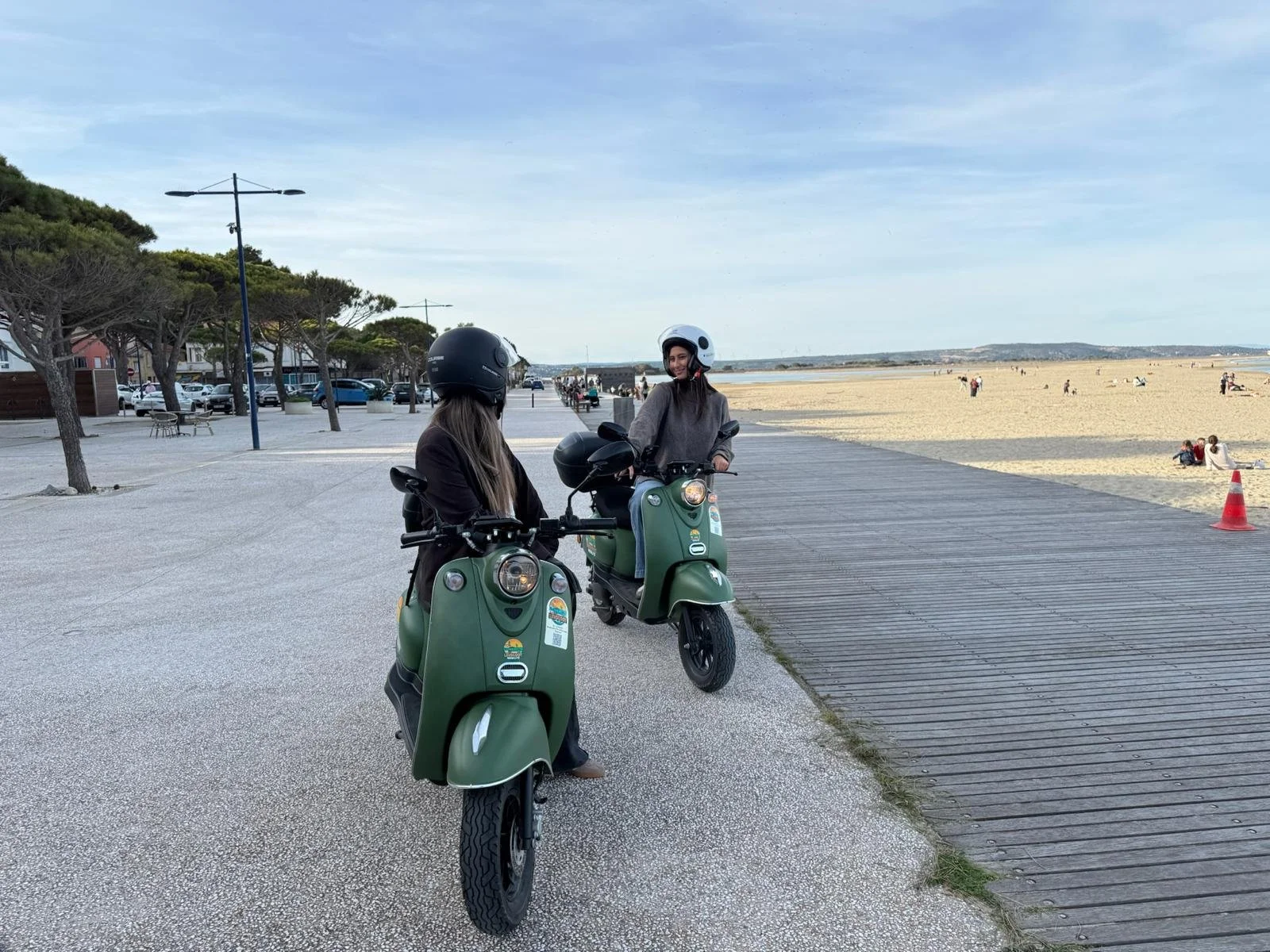 Balade en scooter  entre copine avec Leuscoot a La Franqui Leucate