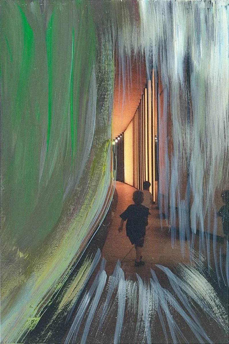 Kids running towards the horizon - camilleguerriergeiss