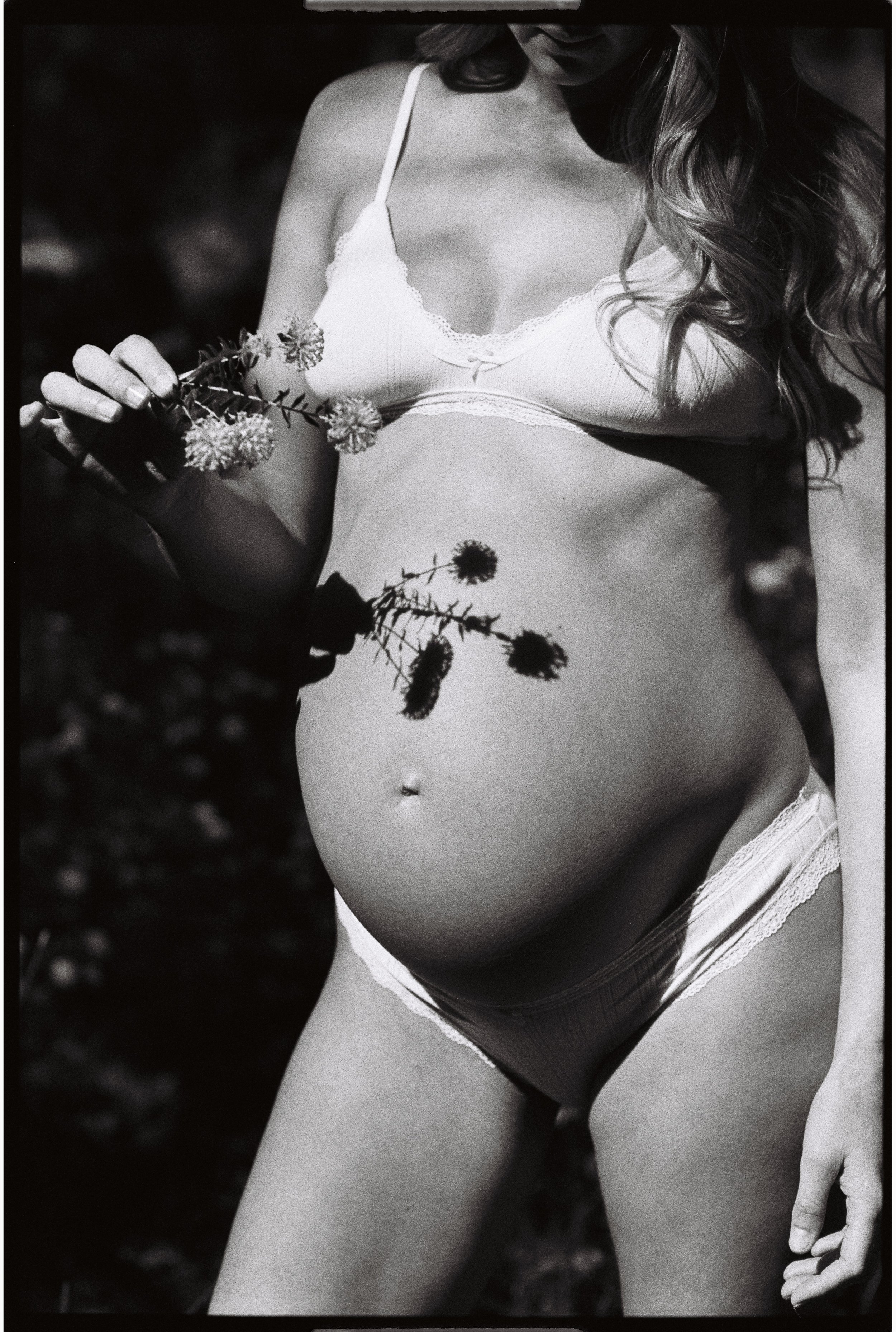 Film-photography-maternity-light-black-and-white.jpg