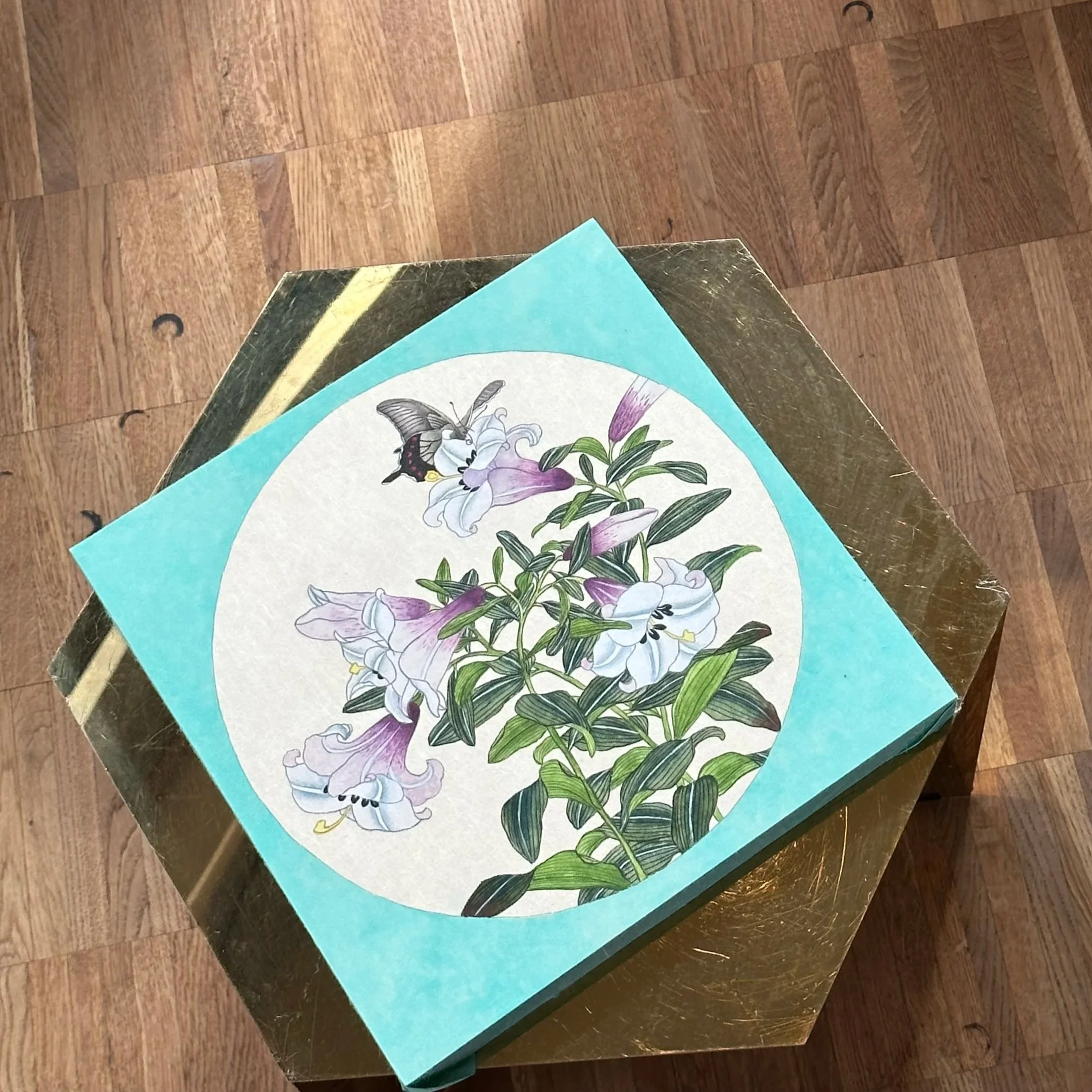 A study of 'Lilies and Butterfly' (백합꽃과 나비), based on the Gongbi-hwa curriculum by Li Gang (Volume 7); technical guidance by Kim Ye-un at Studio Yen.

This is a classic theme symbolising 'Baek-nyeon-hae-ro' - the blessing of growing old together in h