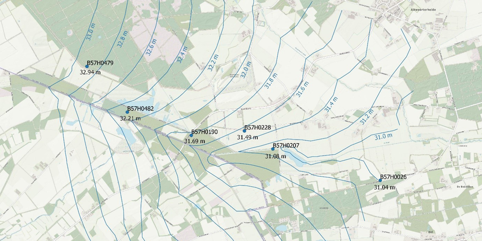 Een topografische kaart met hoogtegegevens en waterlopen, inclusief labels en hoogtemarkeringen in meters.