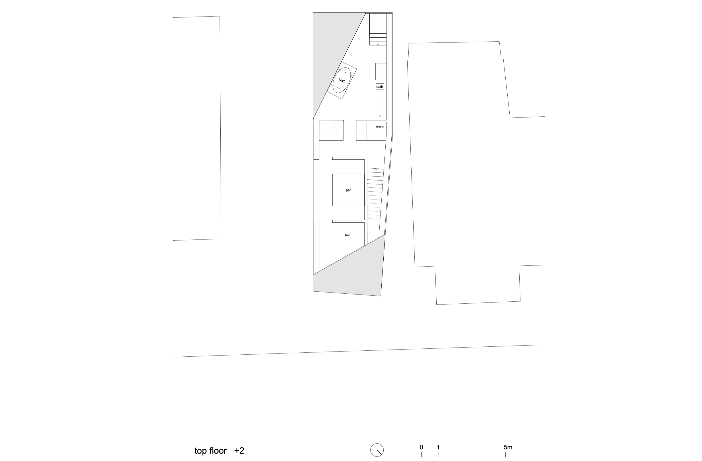 Architektonischer Grundriss eines Gebäudes, zeigt verschiedene Räume und Außenbereiche mit Beschriftungen wie "sky", "bath", "dress", "par" und "sto".