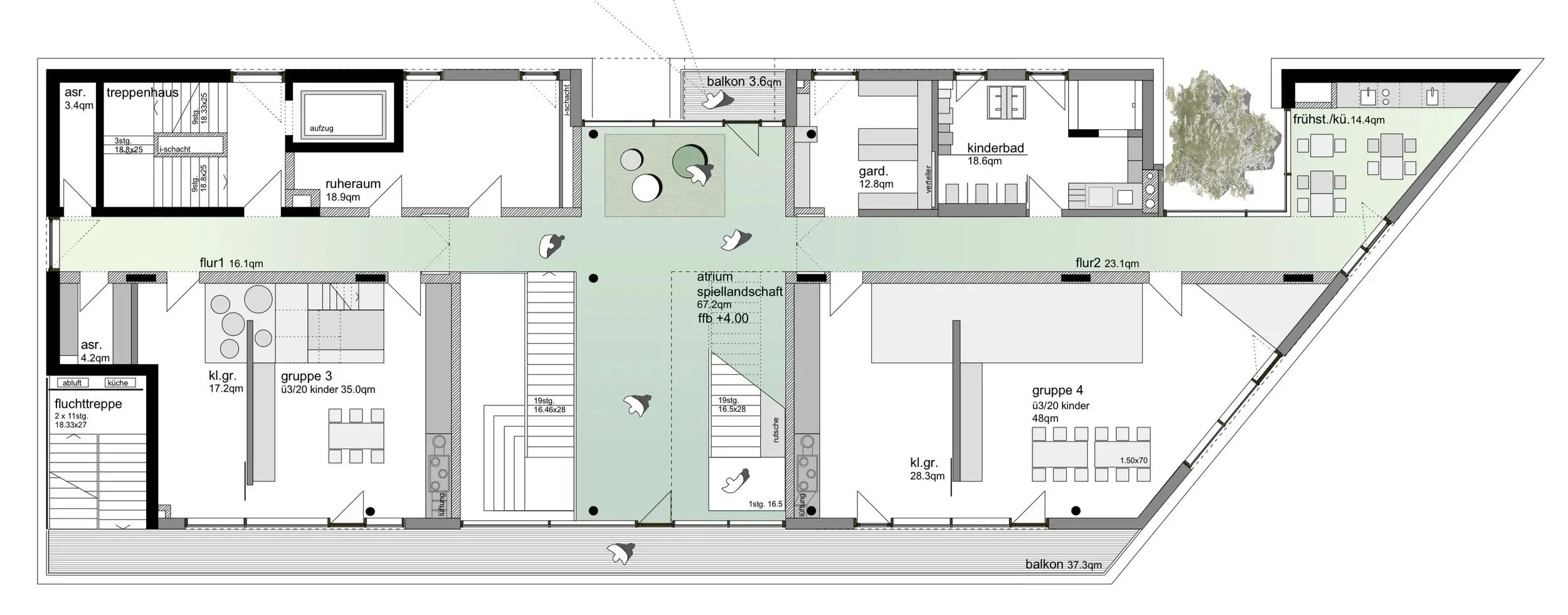kinderhaus BUGA - Grundriss eines Hauses mit mehreren Räumen, Balkonen und Fluren, inklusive Beschriftungen der Raumgrößen und Funktionen.