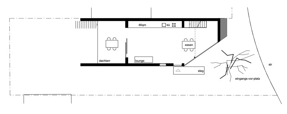 haus SO - Grundriss eines Hauses mit Küche, Essbereich, Lounge, Dachterrasse und Eingangsbereich im Garten.