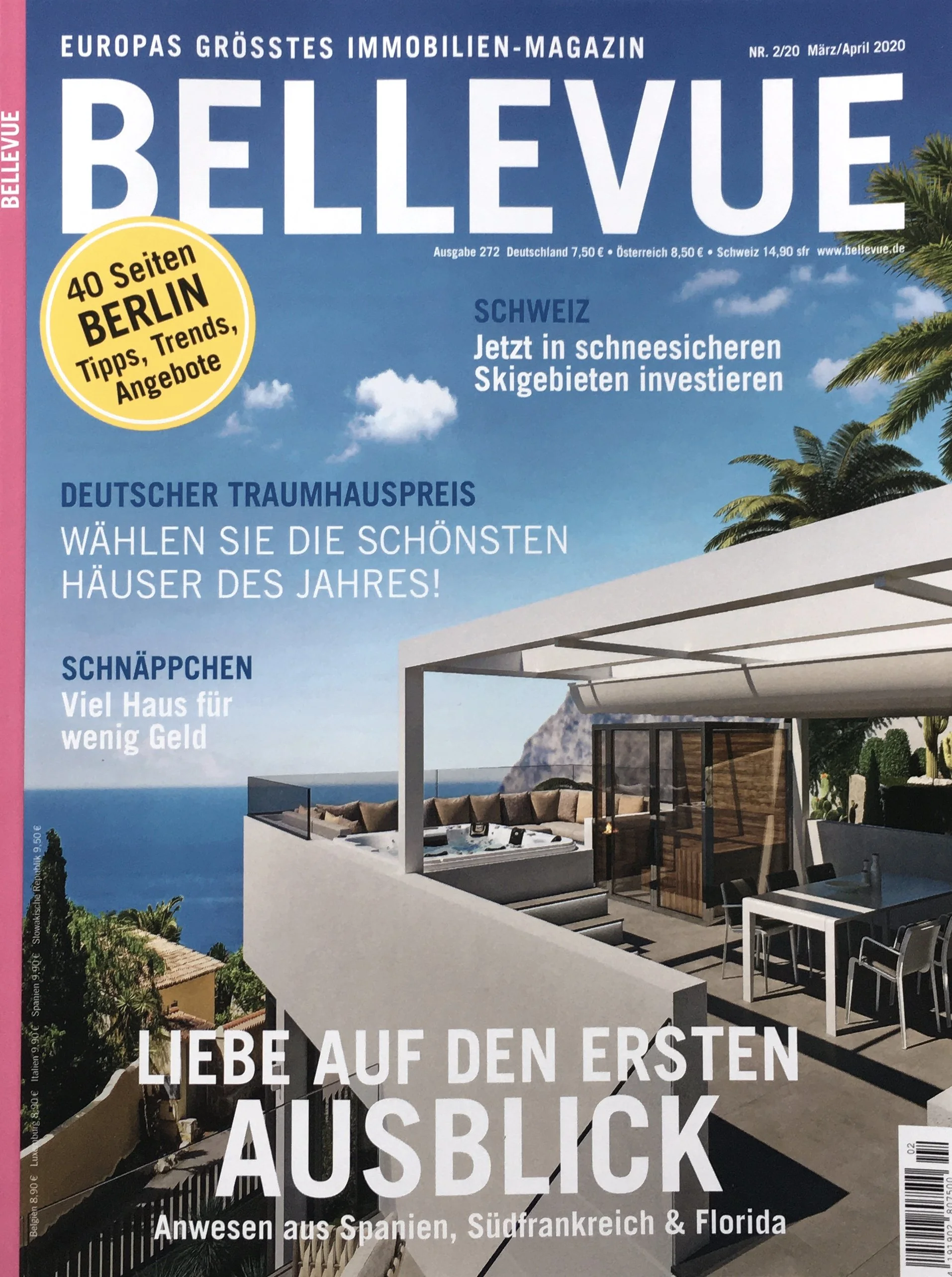 Zeitschrift »BELLEVUE«, deutsches Immobilienmagazin, zeigt auf dem Cover einen modernen Balkon mit Liegestühlen, Tisch und Sitzgelegenheiten, Palmen, blauer Himmel mit wenigen Wolken und die Überschrift über Investitionen in Schneeregionen in der Sch
