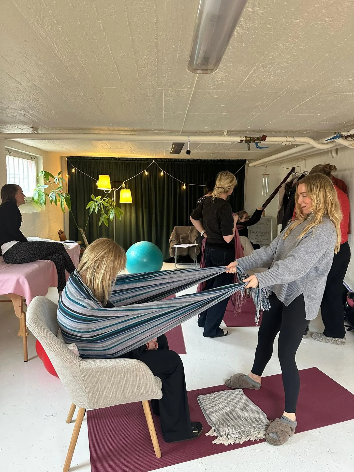 Tack k&auml;ra deltagare f&ouml;r de f&ouml;rsta tre dagarna av v&aring;r Doulautbildning! Tre dagar till v&auml;ntar om en m&aring;nad. Det ser vi fram emot! 
Skratt, t&aring;rar, diskussioner, v&auml;rme, gemenskap, fr&aring;gor, f&ouml;rvirring oc