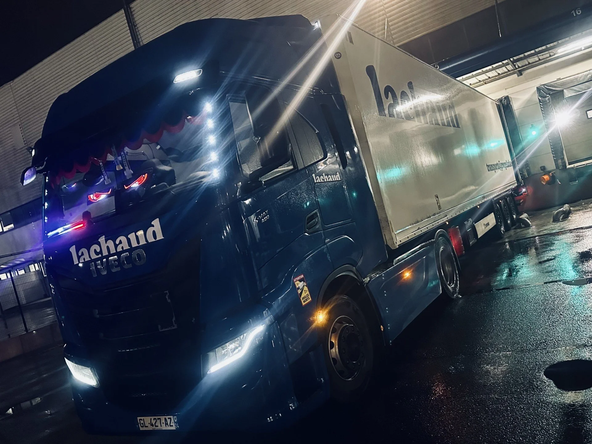 Iveco nuit.jpg