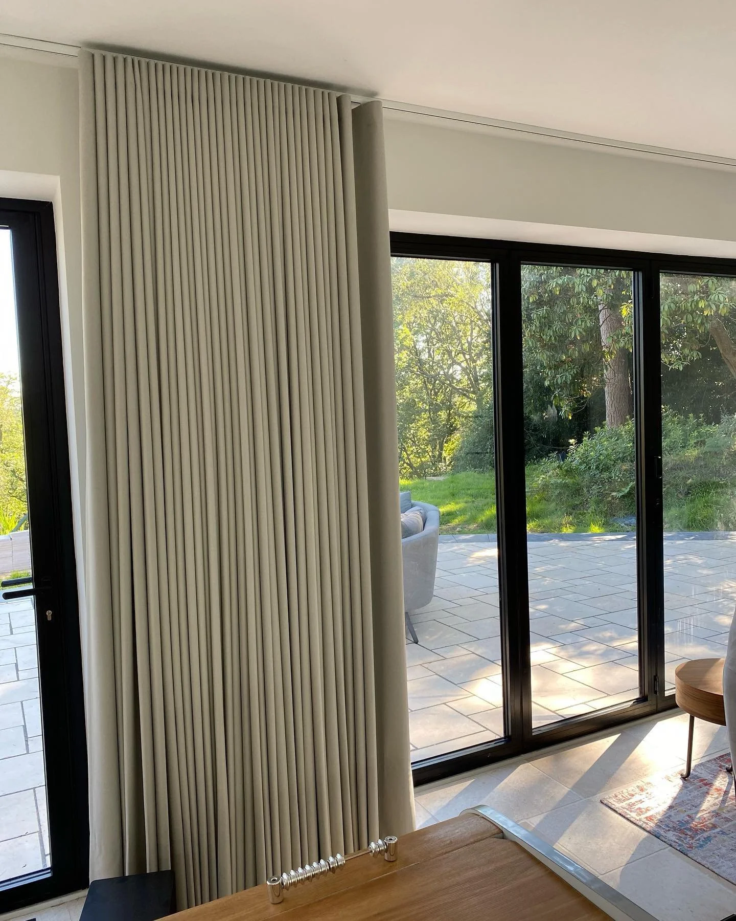 Wonderful wall to wall curtains in this beautiful multi function space, gorgeous views to the hangers.
Silent Gliss wave curtains and track system @silentglissltd #silentglisswavecurtains #silentglisstrack #curtains#interiors