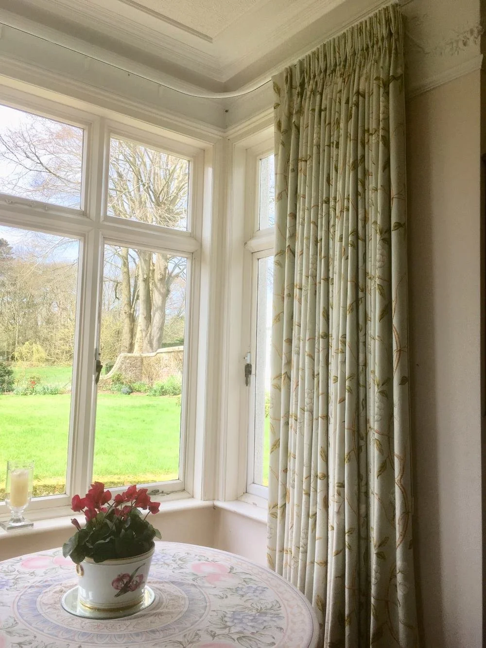 Bay Window curtains.JPG