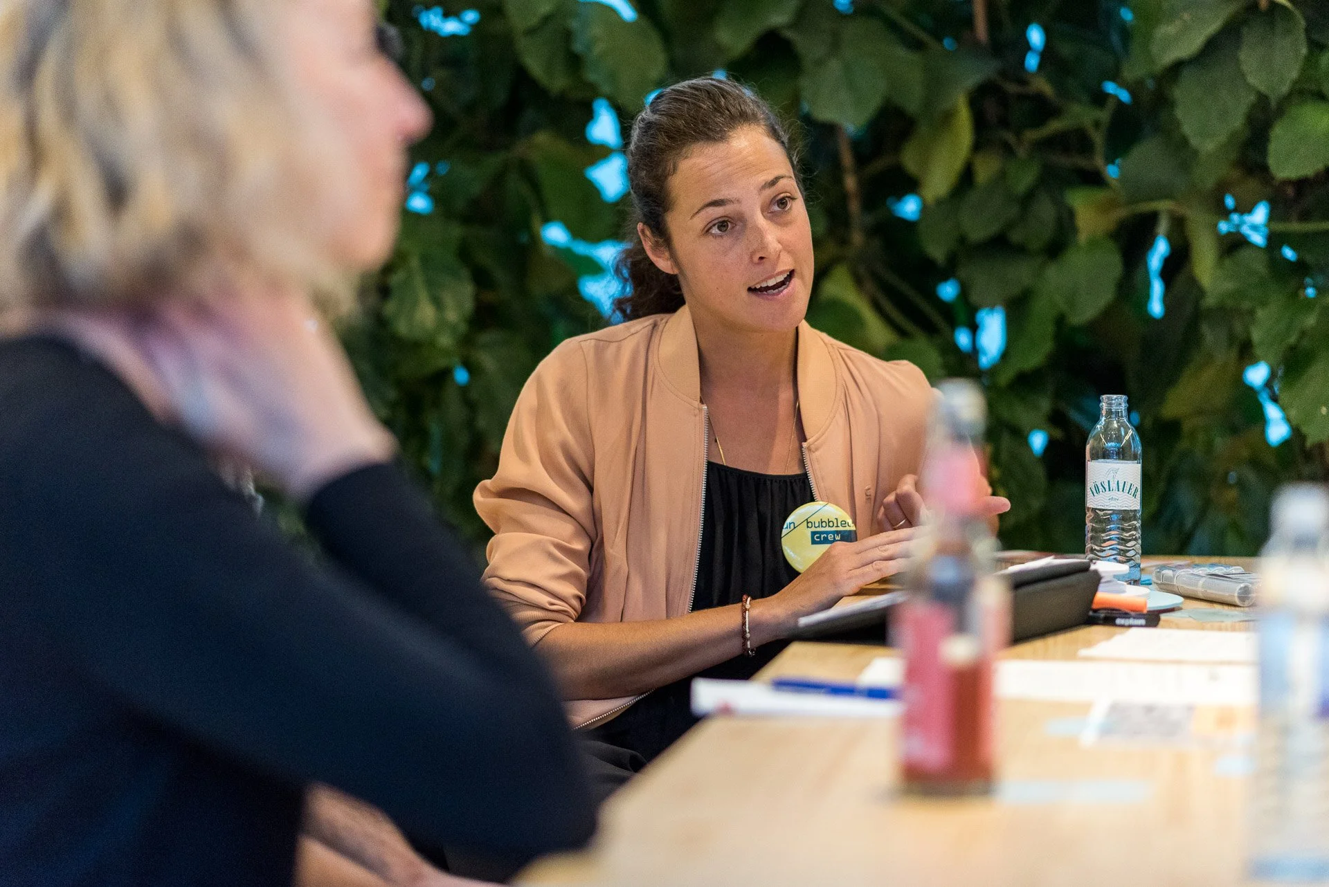 Nathalie Eham moderiert einen Workshop