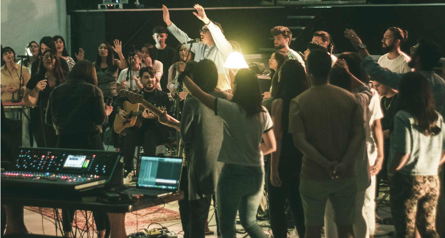 Imagen Cristiana inspirada en la Palabra de Dios, fe, misericordia y crecimiento espiritual. Spotify Christian Playlist, reproducciones cristianas, adoraciones cristianas.