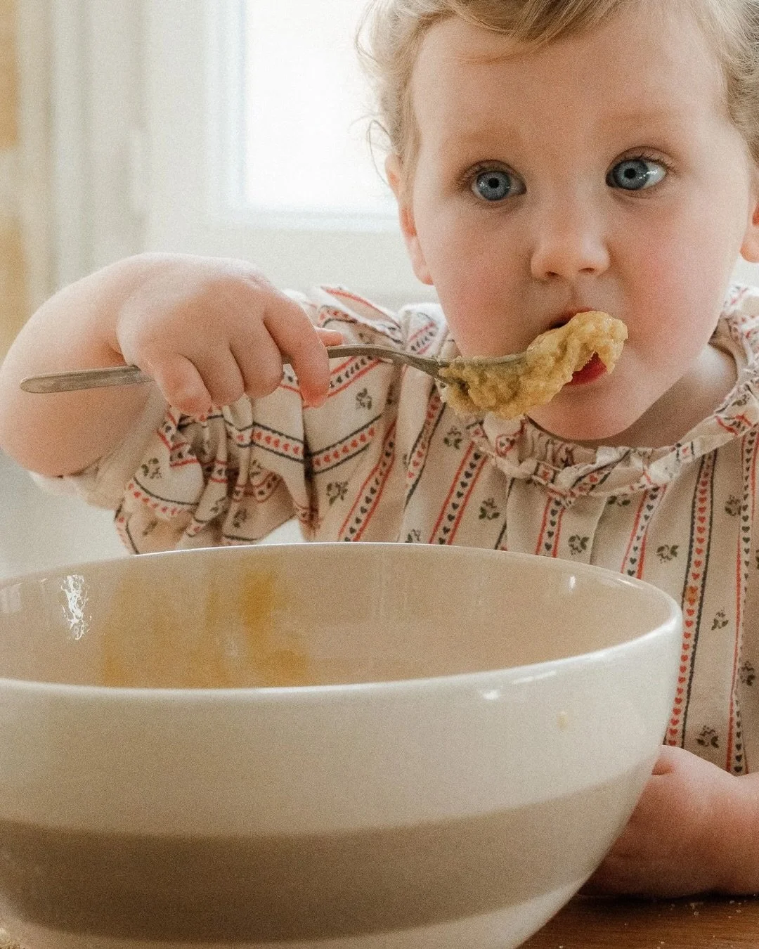 Un reportage m&egrave;re-fille &agrave; la Croix-Rousse, Lyon. 📸

Jeanne &amp; Ad&egrave;le m&rsquo;ont ouvert les portes de leur quotidien, quelques semaines avant l&rsquo;arriv&eacute;e du b&eacute;b&eacute;. On a simplement suivi ce qui faisait p