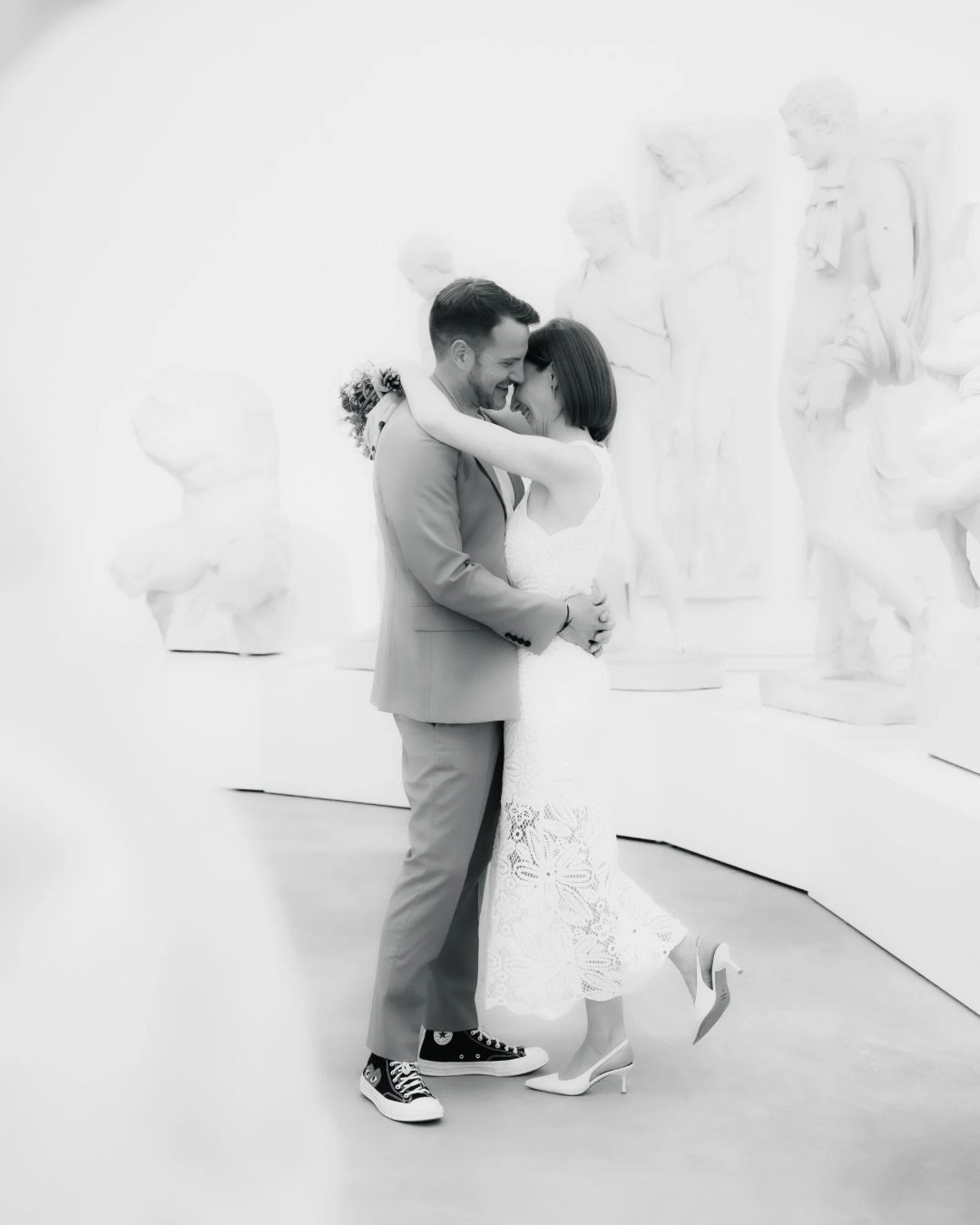 Toujours aussi fan du reportage engagement de Marion &amp; Pierre au mus&eacute;e. 📸

Cette ann&eacute;e je vais avoir 2 autres reportages &agrave; pr&eacute;parer pour mes mari&eacute;s 2027. Dans des univers compl&egrave;tement diff&eacute;rents !
