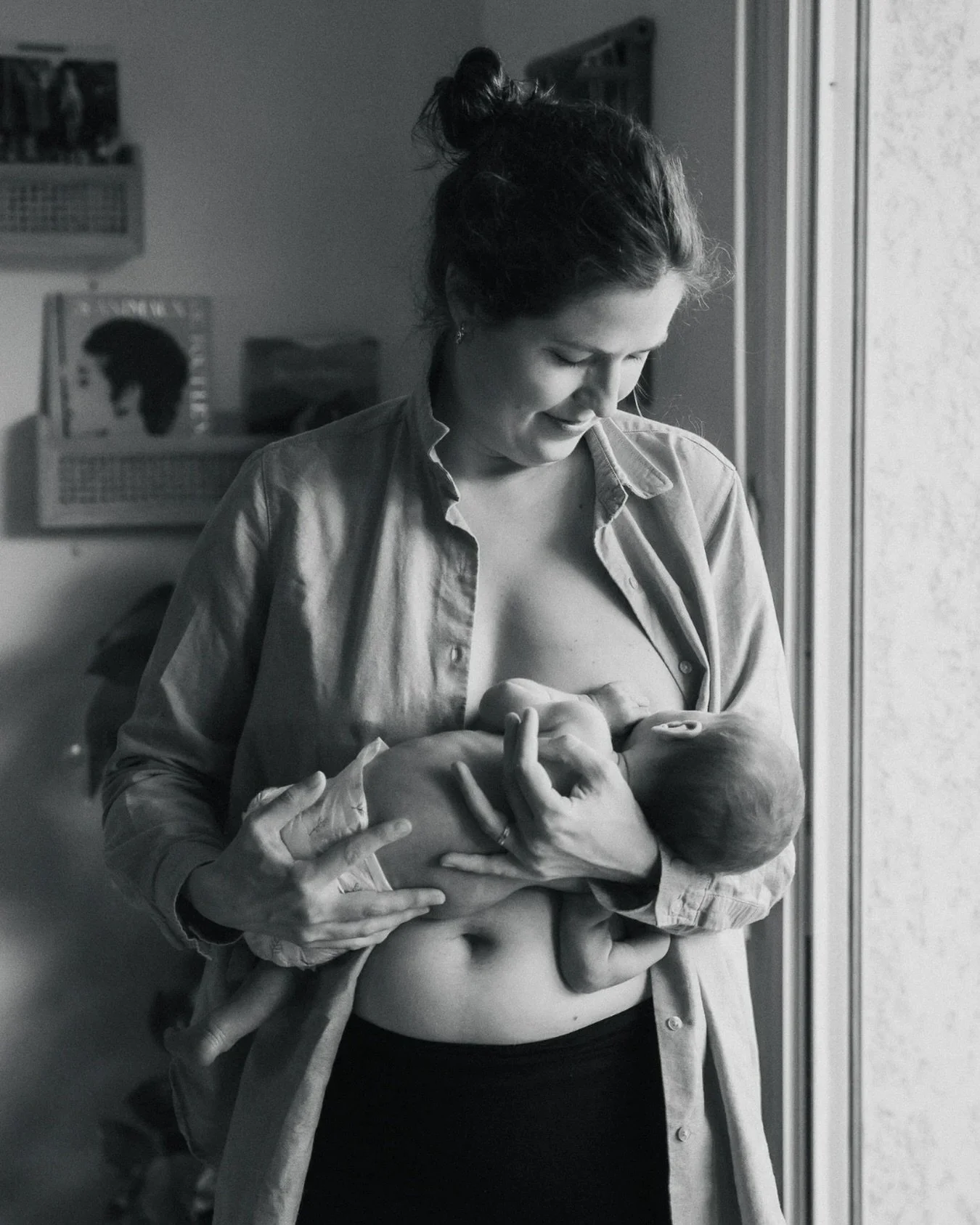 Je suis toujours &eacute;mue lorsque vous me faites confiance pour photographier votre retour &agrave; la maison. Mon r&ocirc;le : t&eacute;moigner des gestes qui s&rsquo;apprennent, des regards fascin&eacute;s, de votre routine qui se met en place. 