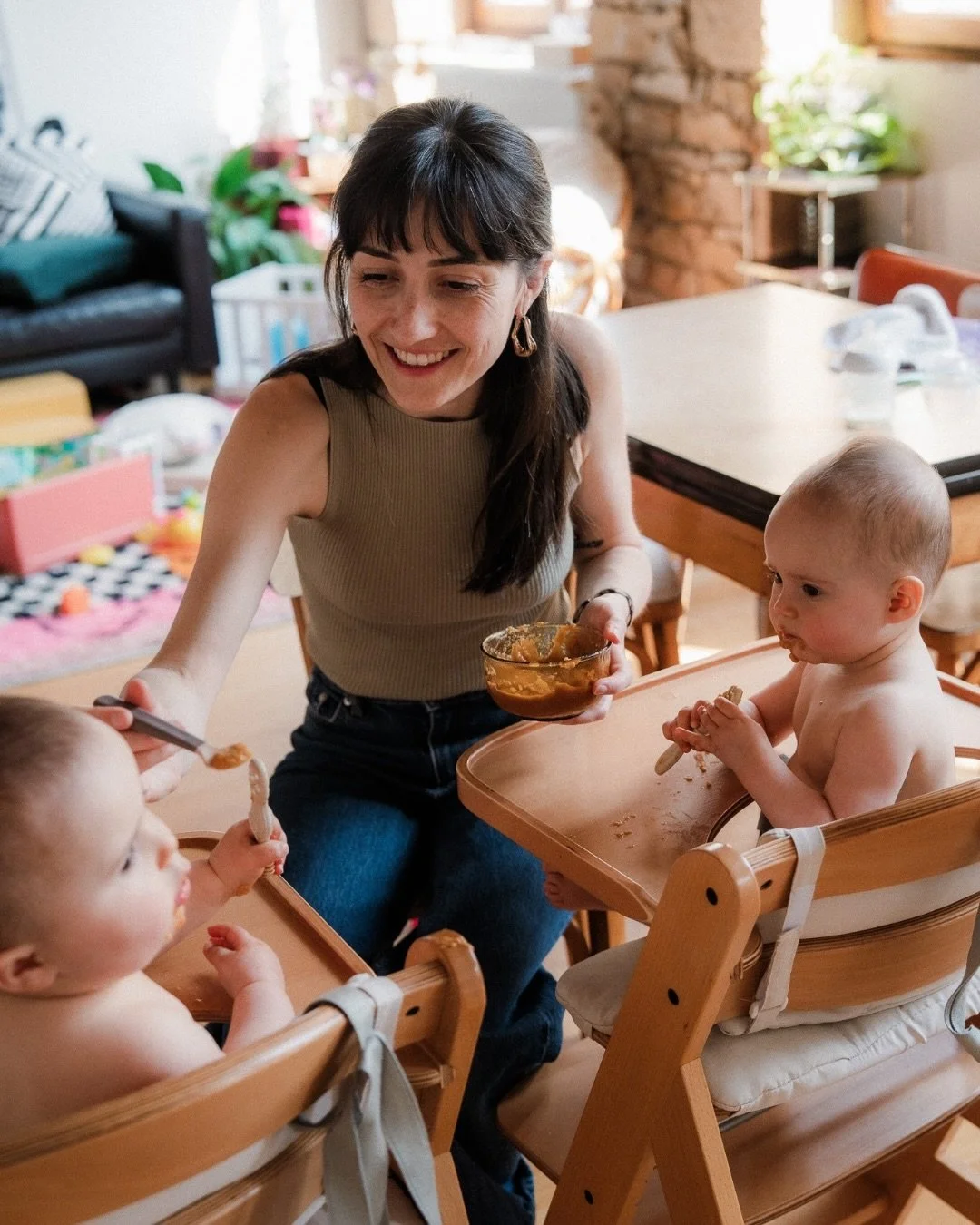 Les journ&eacute;es avec des enfants passent &agrave; une vitesse folle. Encore plus avec des jumeaux ! 🥰

Sur le moment, on a souvent l&rsquo;impression d&rsquo;&ecirc;tre dans le chaos du quotidien : les repas, les bras charg&eacute;s, les jeux pa
