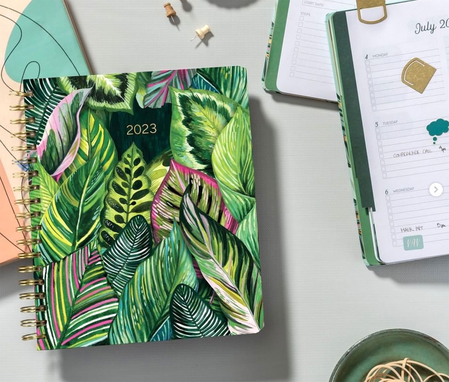 Tropical leaf patterned spiral bound planner