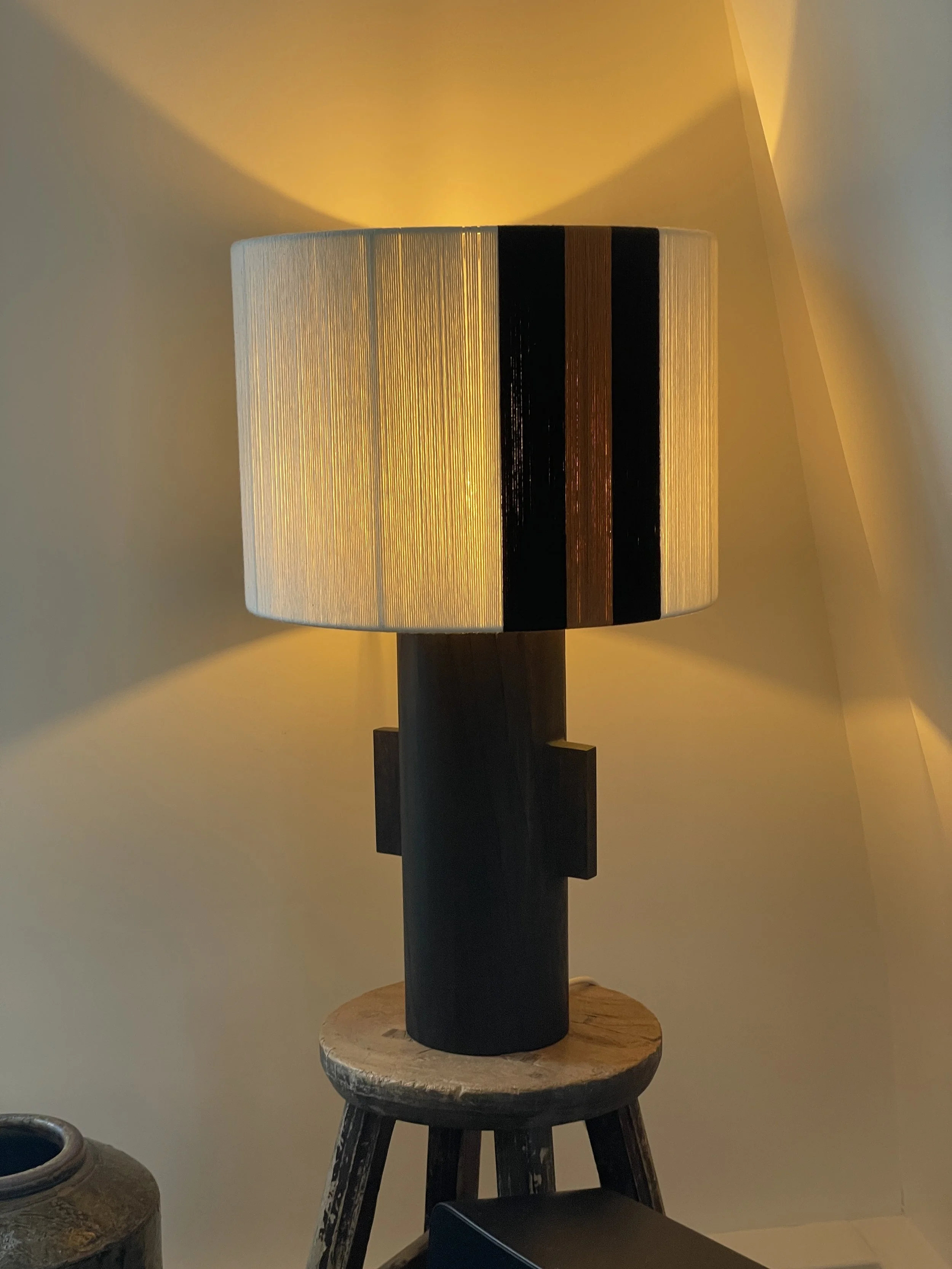 Lampe - Frêne ébonisé 
60x35cm