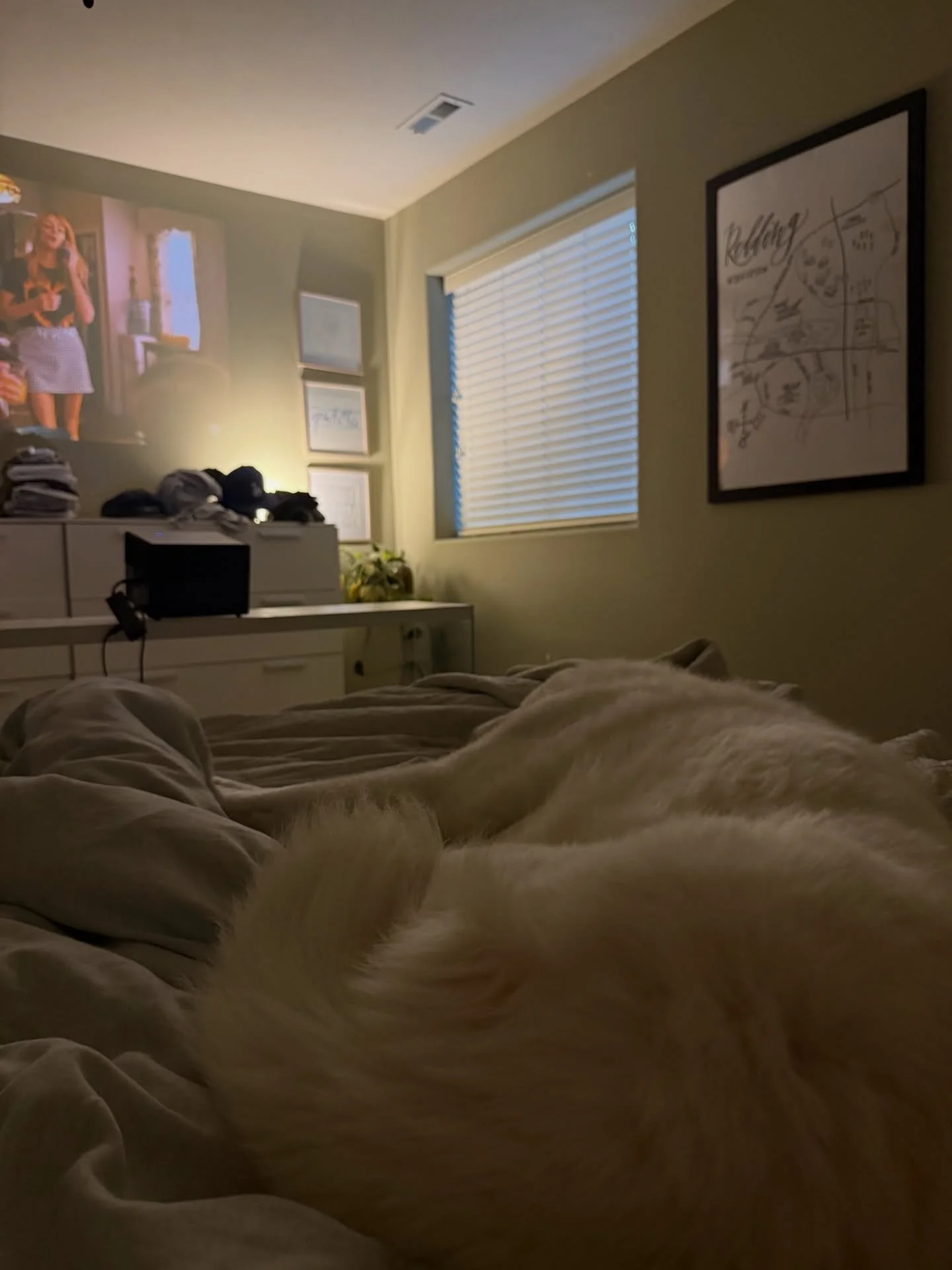 Wishing you were laying in bed with a good show or book but instead your scrolling on a Saturday to avoid the work that should&rsquo;ve been done last week? 👋
Hi. I&rsquo;m Beth. And I have absolutely been that person.
But here&rsquo;s what I know a