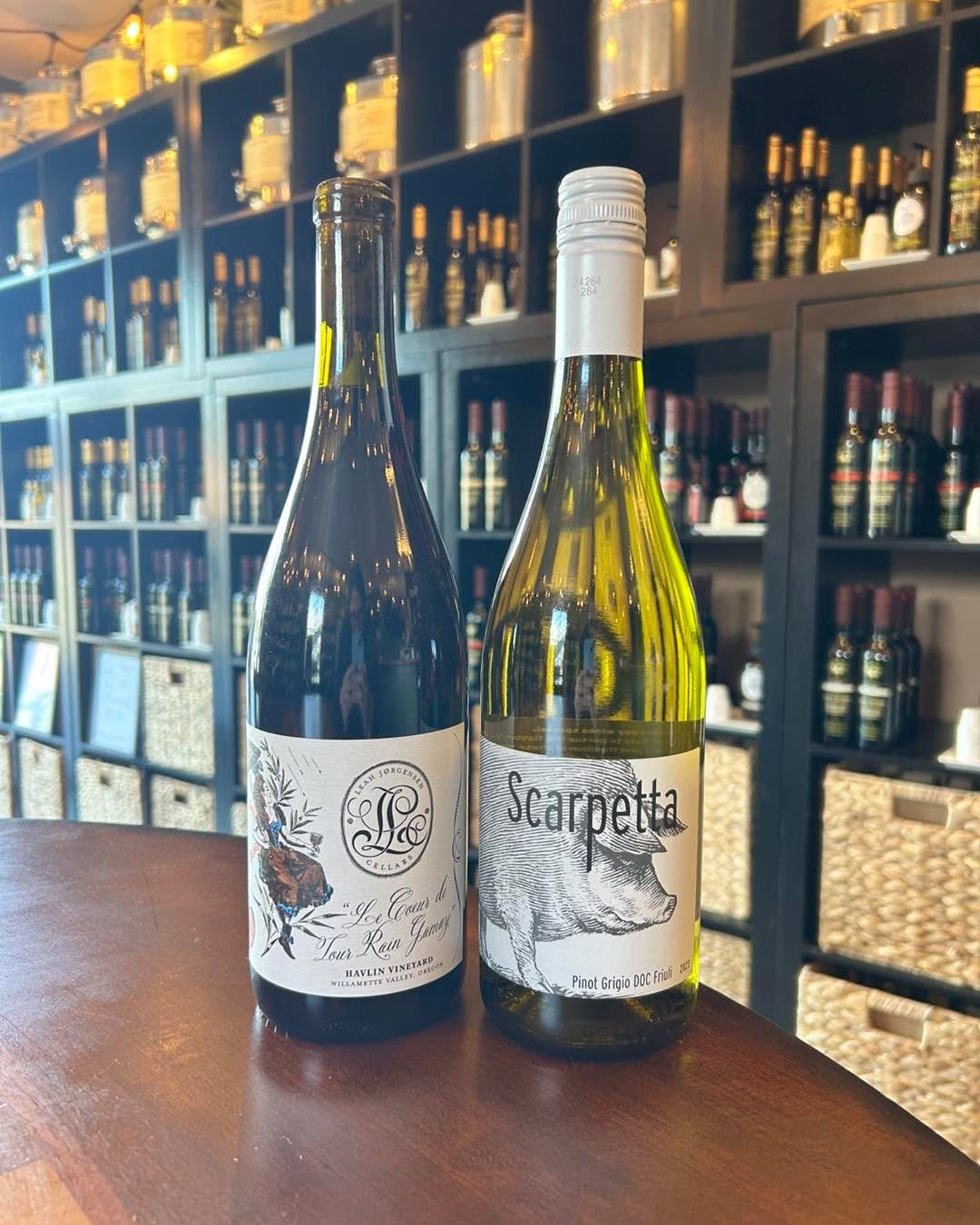 🫒Happy Sunday! 🫒
We&rsquo;re tasting Scarpetta Pinot Grigio and Leah Jorgensen Gamay!

We&rsquo;ve got hot and fresh Chicken Coconut Curry Soup.

Come taste the rainbow, let your imagination soar, and let your palate sing!

See ya soon!
