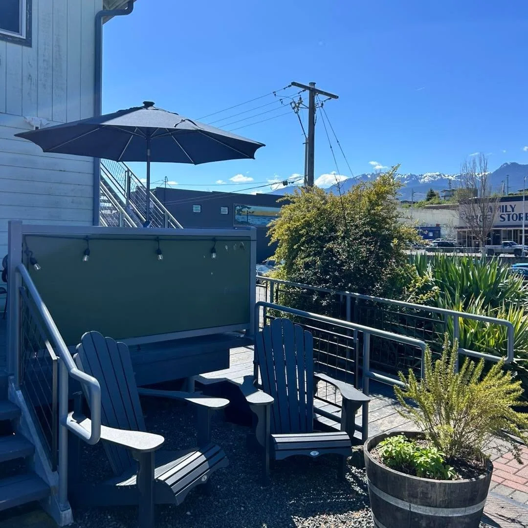 😎 🫒🍷HAPPY SATURDAY! 🍷🫒😎
It&rsquo;s a great day to take advantage of BOTH of our decks. We&rsquo;re tasting some really good wines today and as usual we&rsquo;re tasting ALL of our olive oils and balsamic vinegars. We&rsquo;re here 12-6! See you