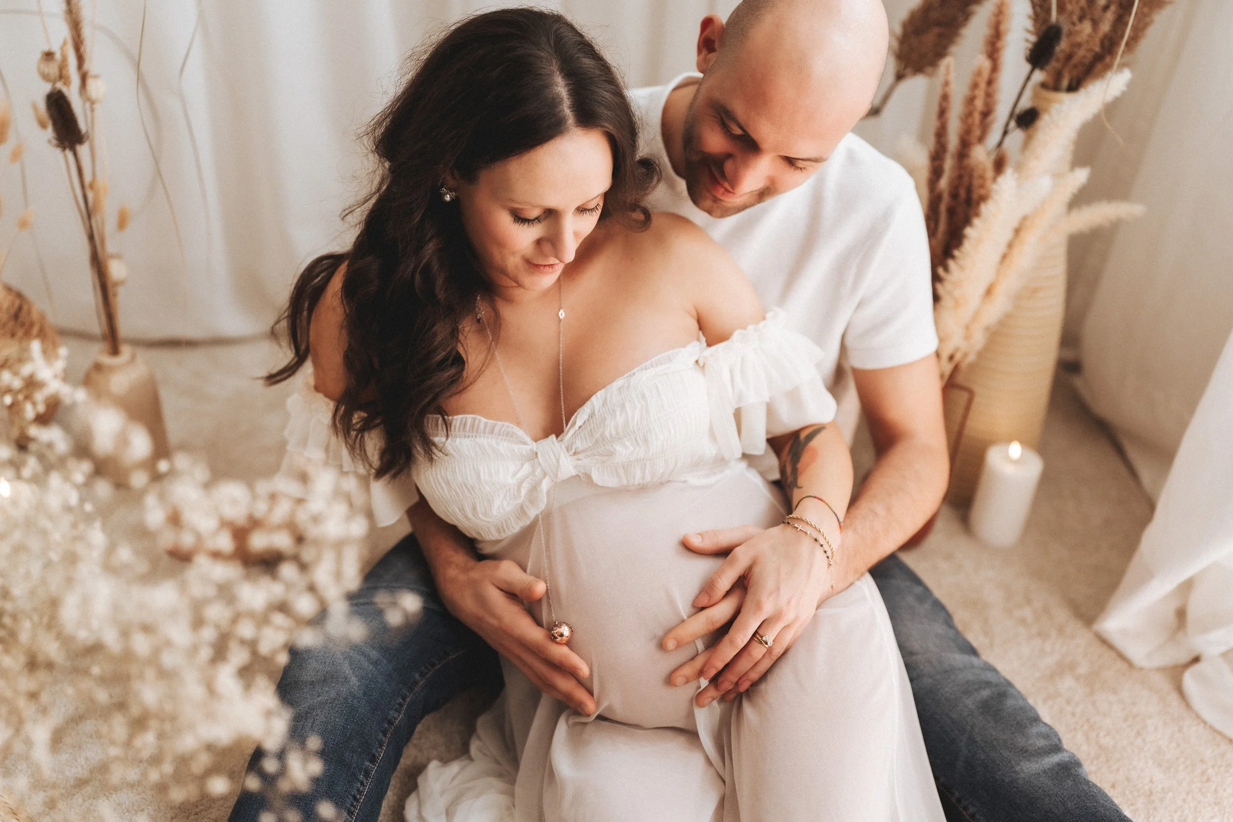 Servizio fotografico gravidanza a Prato in studio o al tramonto
