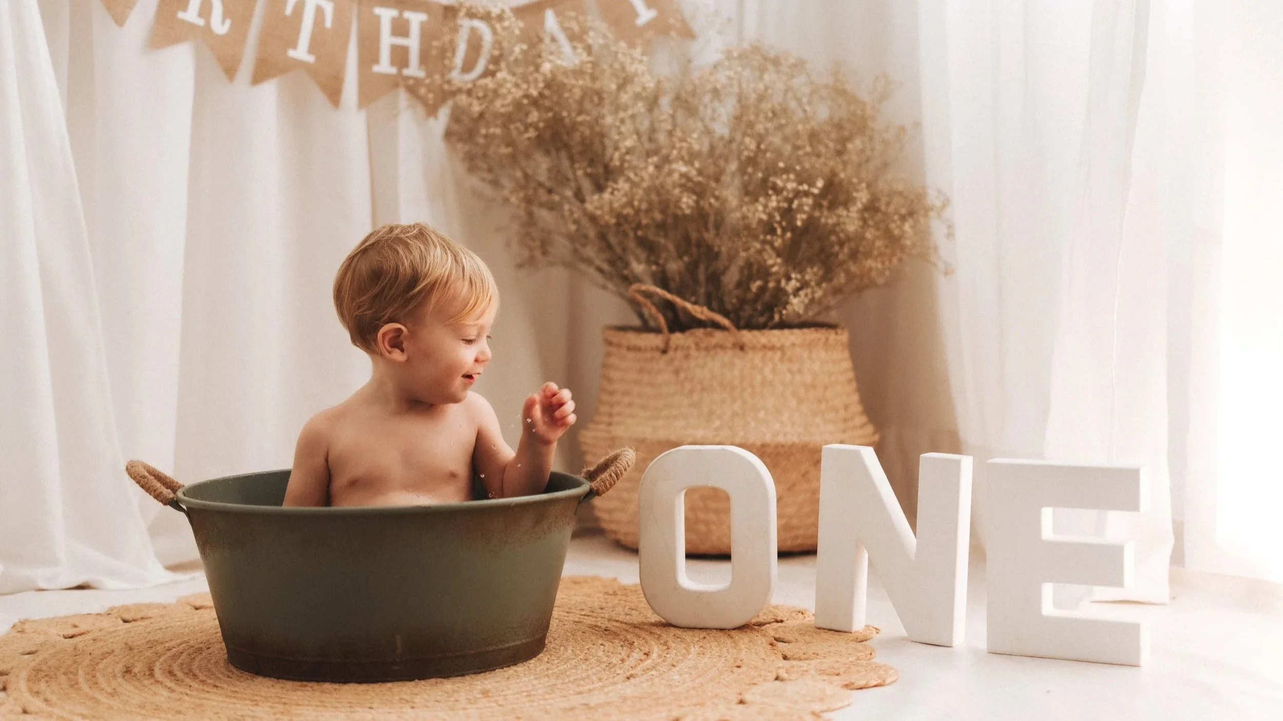 Smash Cake a Prato con bagnetto finale in vaschetta nel nostro home studio.