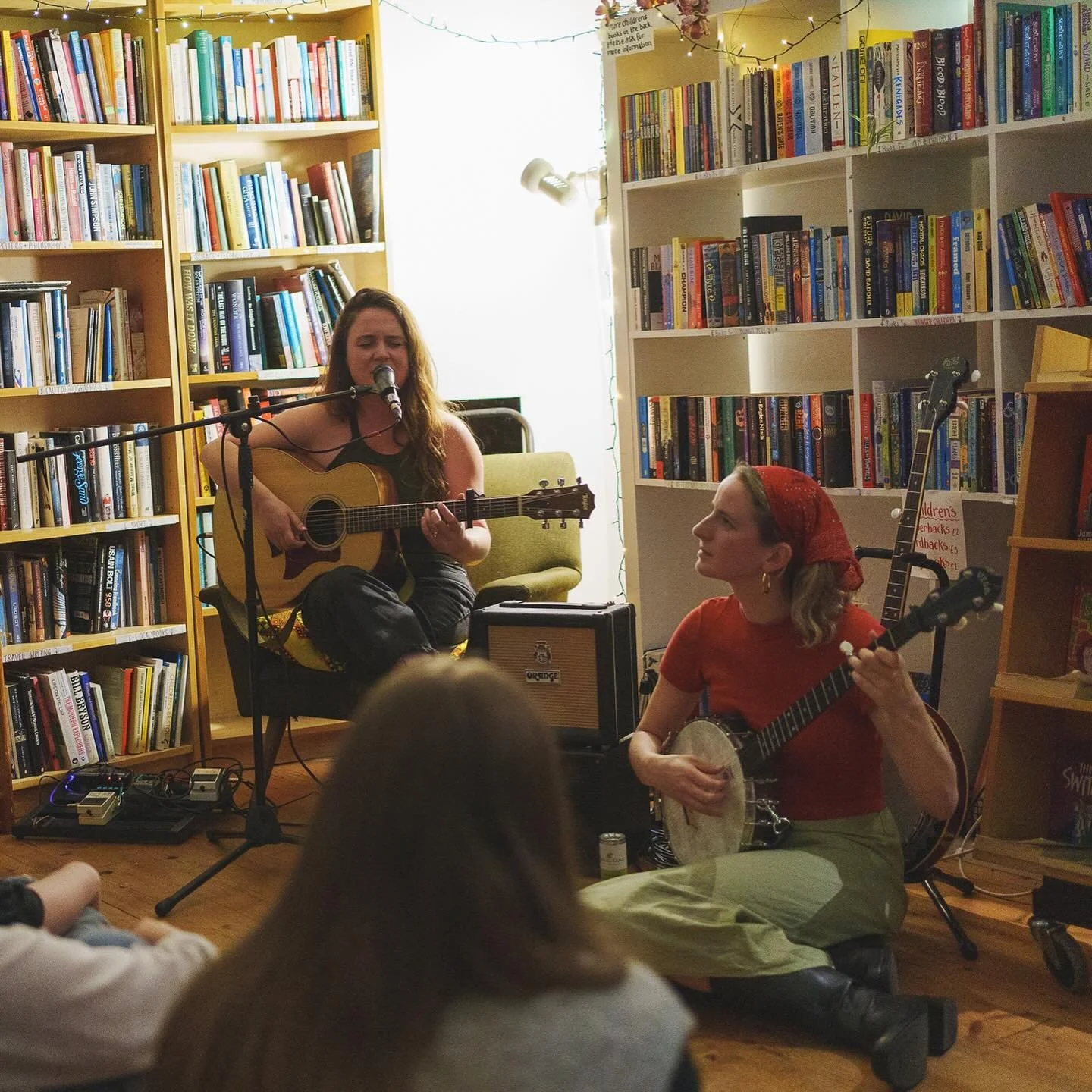 Martha &amp; Laura performing at @cliftoncommunitybookshop in Bristol with the sensational @fritillariesmusic &hearts;️📚 a dreamy &amp; cosy evening captured by @tomodophoto 📷 

Next stop: @musicroomlondon on the 1st of October for their full band 