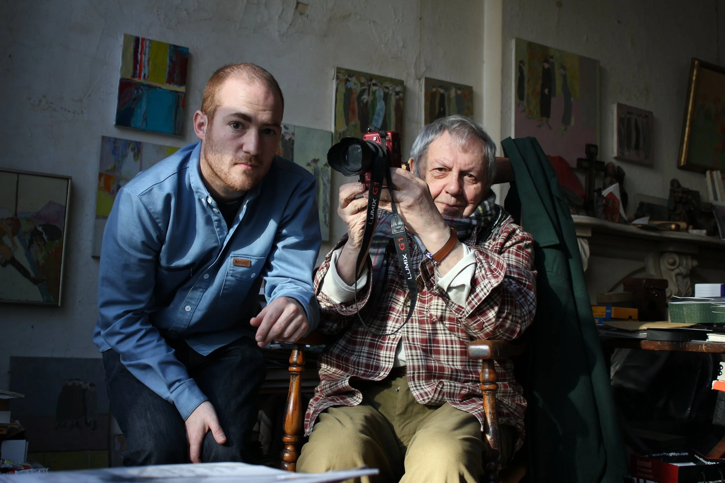 Tomas Leach and Saul Leiter whilst making the film In No Great Hurry