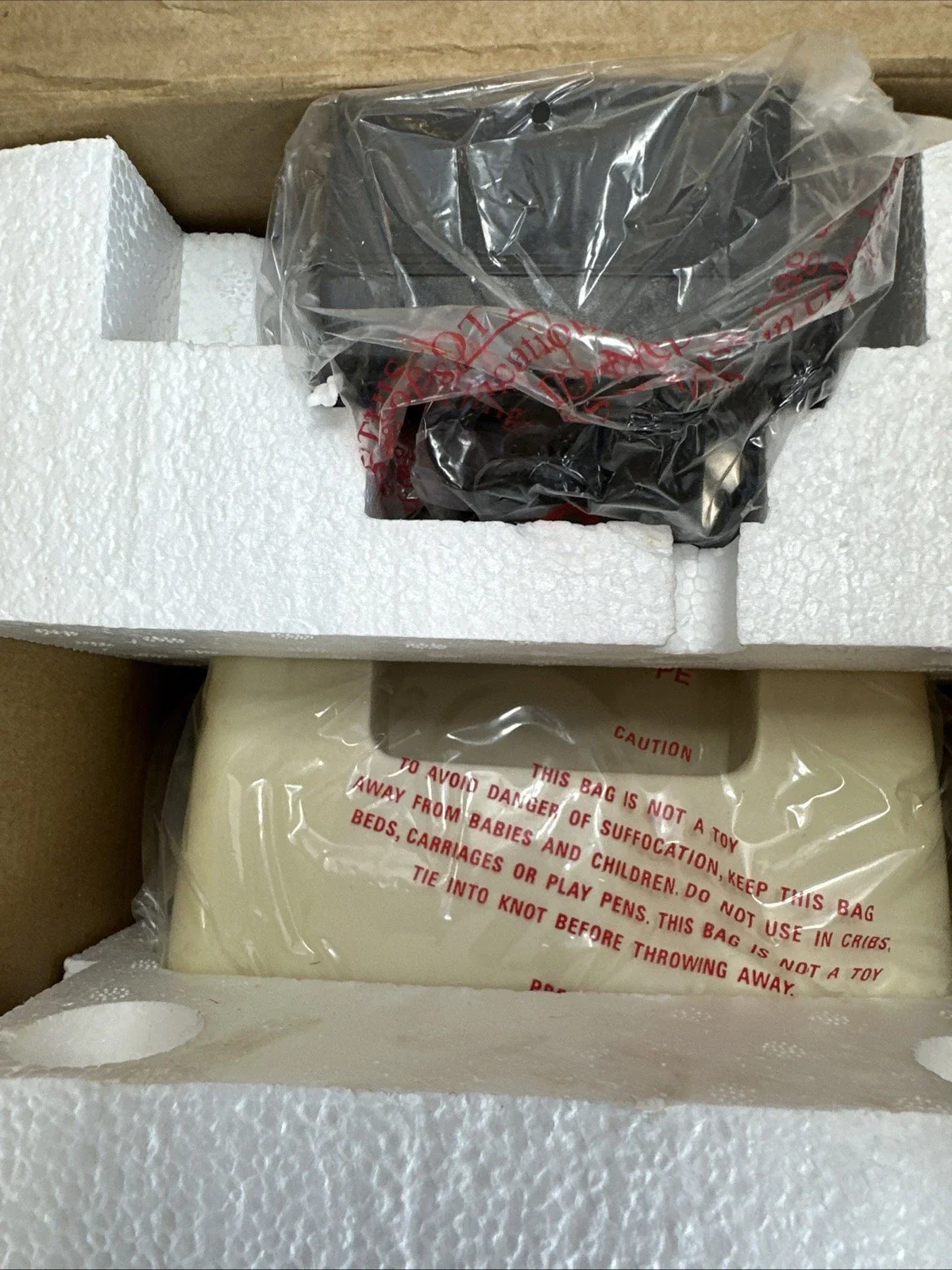 Image of the Spectra 52-BWR-W 5-inch Portable Black and White TV with AM/FM Radio Packaging Contents