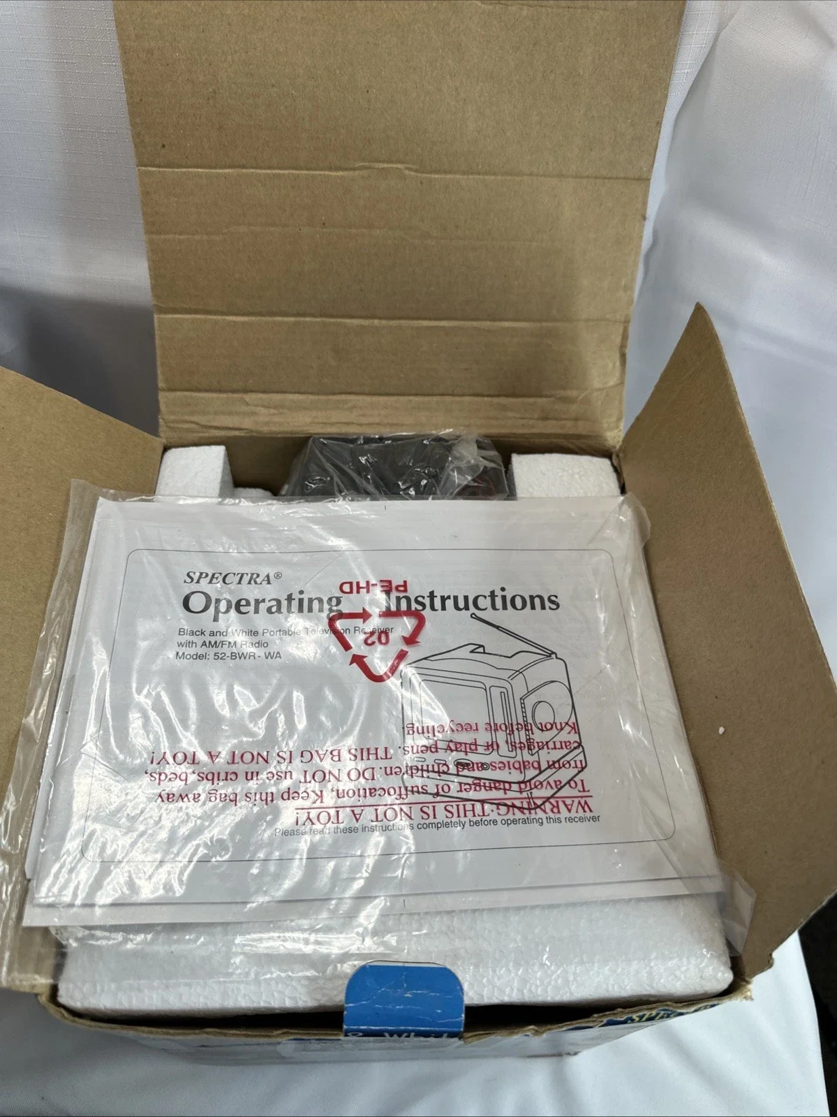 Image of the Spectra 52-BWR-W 5-inch Portable Black and White TV with AM/FM Radio Packaging Contents