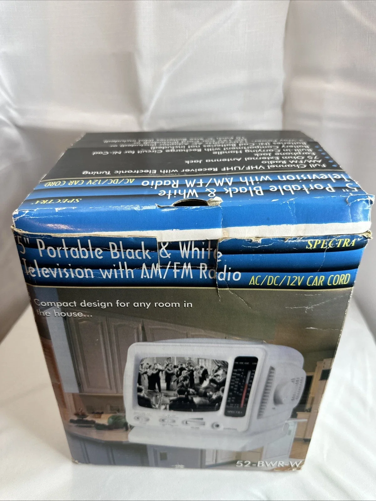 Spectra 5 Black & White Portable TV & AM/FM Radio Model 52-BWR-W