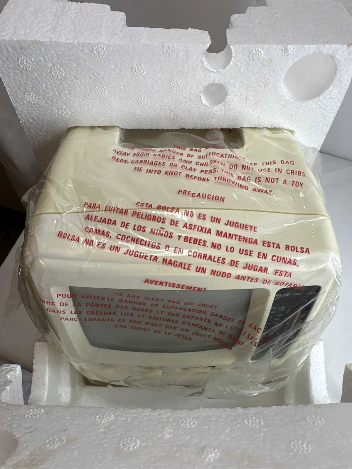 Image of the Spectra 52-BWR-W 5-inch Portable Black and White TV with AM/FM Radio Packaging Contents