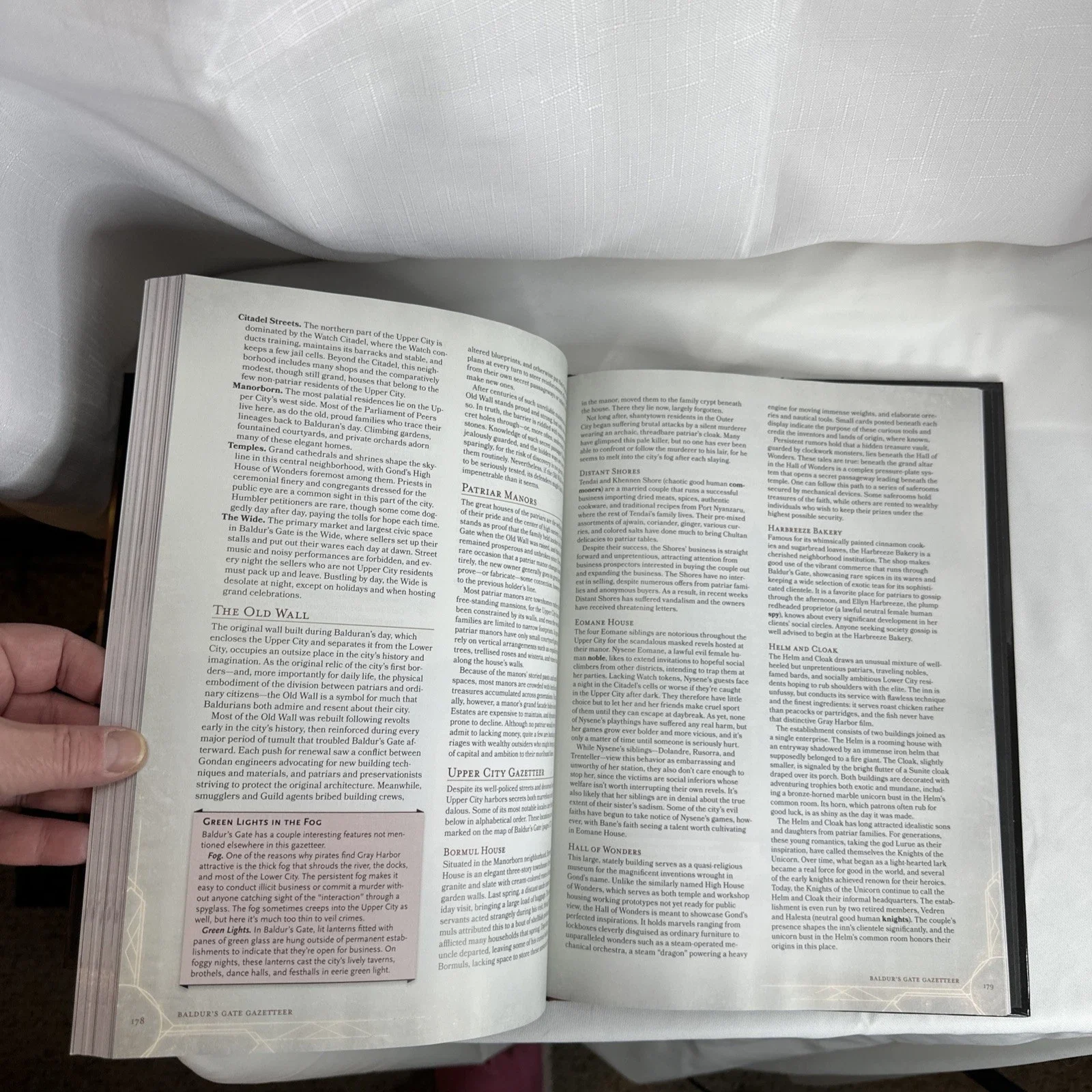 Dungeons and Dragons Baldur's Gate: Descent into Avernus Hardcover