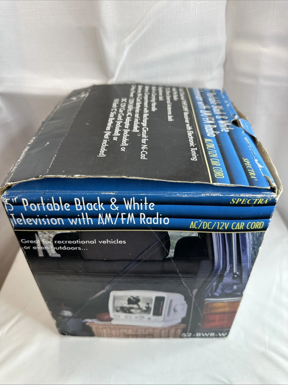 Image of the Spectra 52-BWR-W 5-inch Portable Black and White TV with AM/FM Radio Packaging