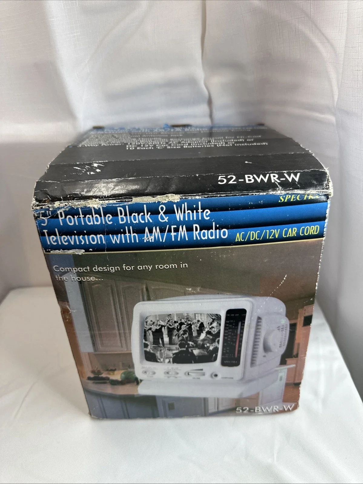 Image of the Spectra 52-BWR-W 5-inch Portable Black and White TV with AM/FM Radio Packaging