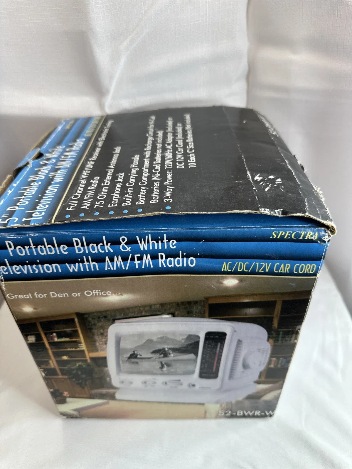 Image of the Spectra 52-BWR-W 5-inch Portable Black and White TV with AM/FM Radio Packaging