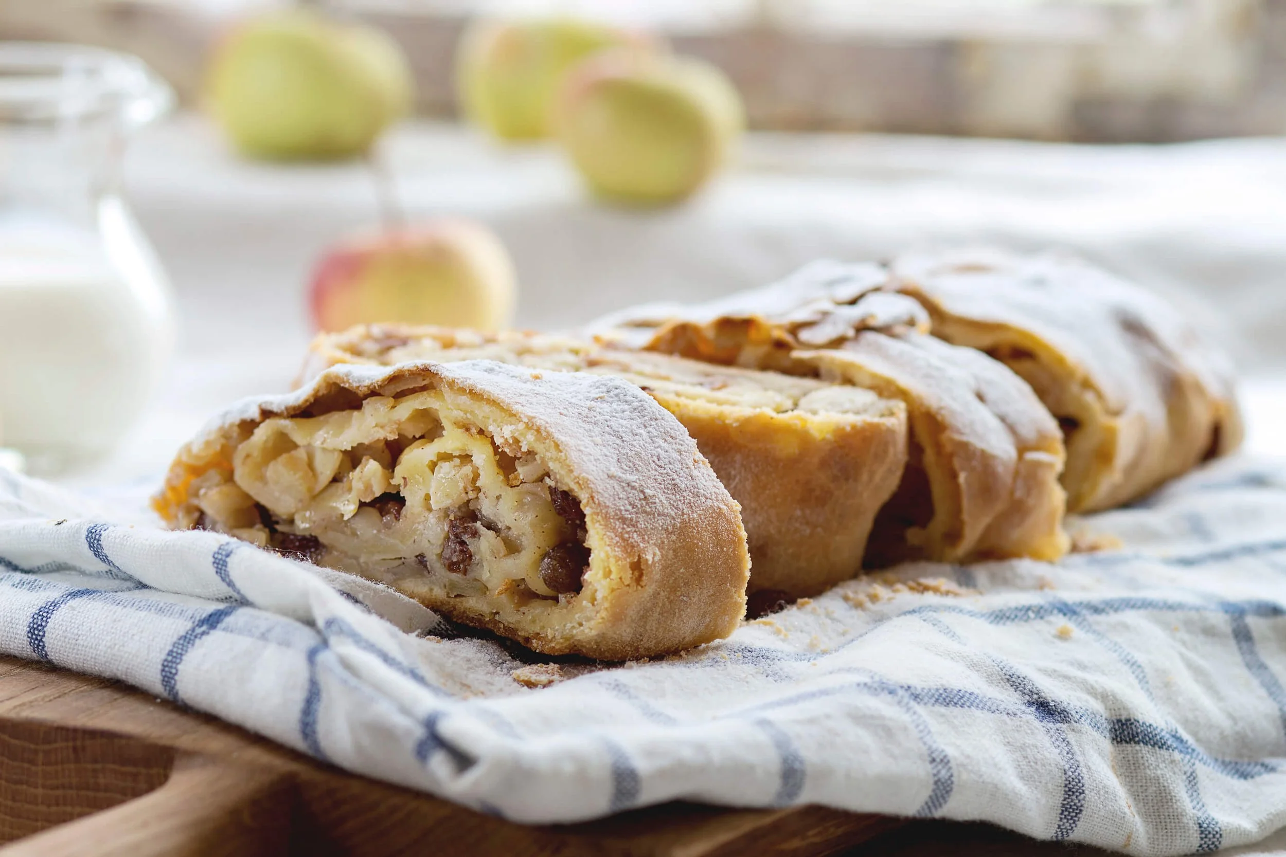 Placinta cu mere si scortisoara/Artisanal apple strudel (1KG)
