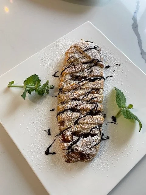 Artisanal apple strudel (price per 100GR)