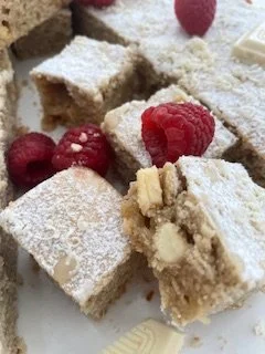 Alba-ca-zapada/Decadent white chocolate snow white/blondies (450GR)