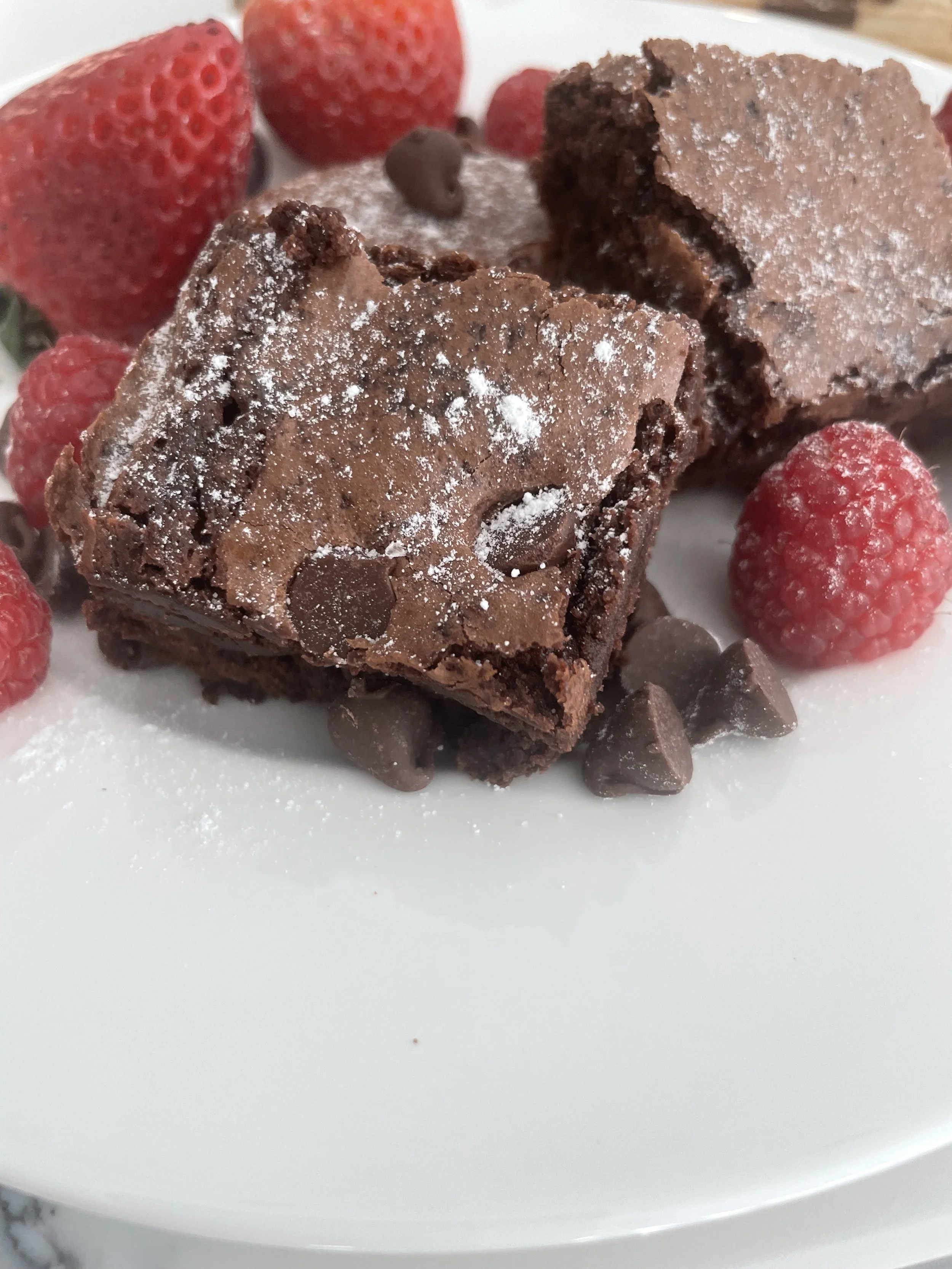 Negresa cu ciocolata tripla/Fudgy dark chocolate brownies (450GR)