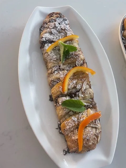 Placinta cu branza dulce si stafide/Artisanal sweet cottage cheese strudel (price per 100GR)