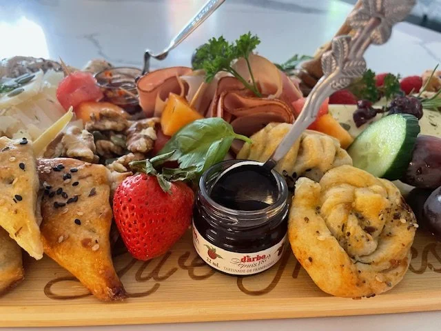 Gourmet Charcuterie Board ( 4-6 people )
